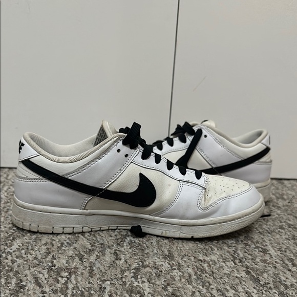 Nike Reverse Panda Low Dunks - Picture 3 of 5